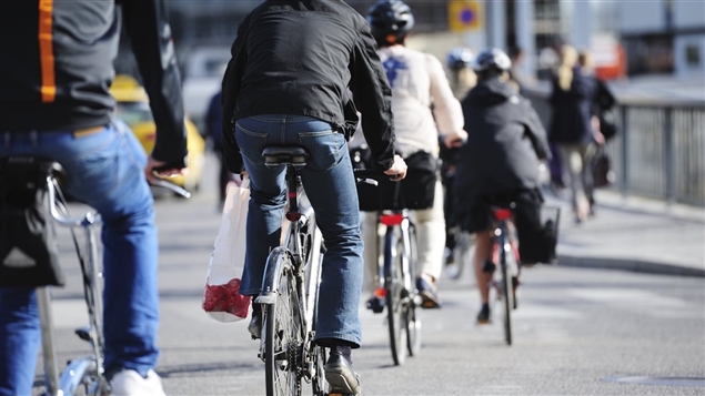 Okyl – le bandeau qui protège la tête des cyclistes.